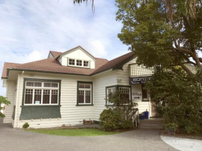 Отель Parakai Geothermal Motel  Паракай